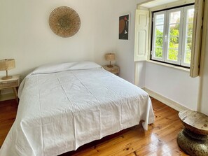 3 chambres, fer et planche à repasser, Wi-Fi, draps fournis