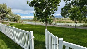 Property grounds - Jordan River Retreat. Charming 1 bedroom apartment in Lehi Ut on the river. (Lehi)