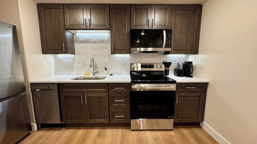 Jordan River Retreat. Charming 1 bedroom apartment in Lehi Ut on the river.