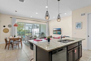 タウンホーム ベッド (複数台) プールアクセス プールビュー (Dream Days At Enclaves) | 内装