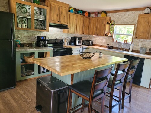 Spacious 5-bedroom/3 bath mobile home on an Orchard of 5 acres in Alachua