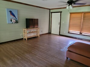 5 habitaciones, tabla de planchar con plancha, wifi y ropa de cama