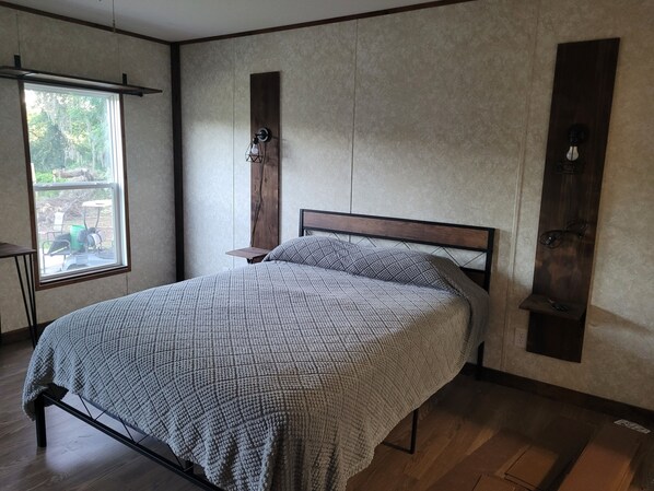 5 habitaciones, tabla de planchar con plancha, wifi y ropa de cama 