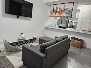 Living area - Comfy Cove. Apt fully air conditioned with Wi-Fi (Kingston)