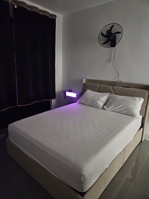 1 室のベッドルーム、アイロン / アイロン台、WiFi、ベッドシーツ