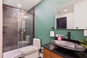 Hårføner og håndklær