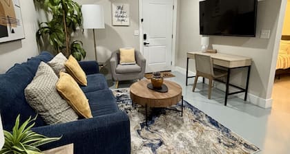 Downtown Huntsville Gem - Walk to VBC