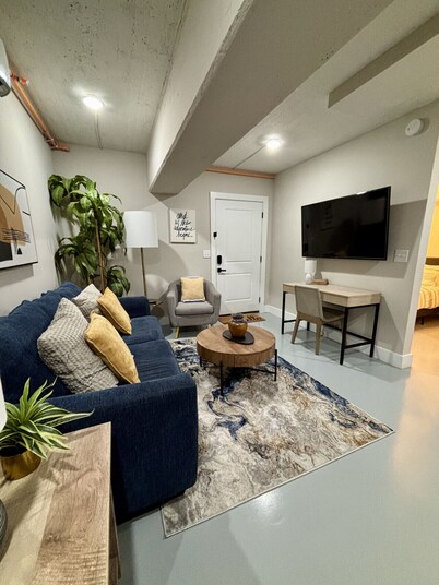 Downtown Huntsville Gem - Walk to VBC