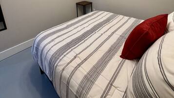 1 quarto, escrivaninha, ferros/tábuas de passar roupa, Wi-Fi de cortesia