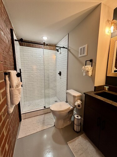 Prime 2 bedroom Location for HSV Attractions
