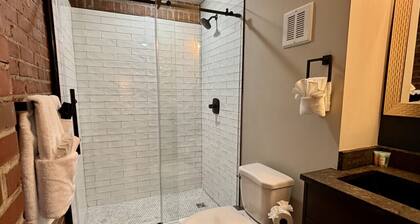 Prime 2 bedroom Location for HSV Attractions