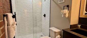 Prime 2 bedroom Location for HSV Attractions
