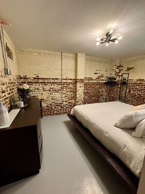 1 bedroom, desk, iron/ironing board, free WiFi