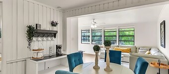  2 BR/2 bath Clermont cottage w/ Heated Olympic Pool/basketball/lake access