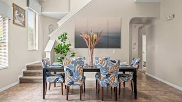 House, Multiple Beds, Pool Access, Pool View (Family Retreat) | Dining