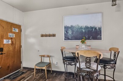 Cozy Boho Hideaway  1BR Retreat w/ Smart TV