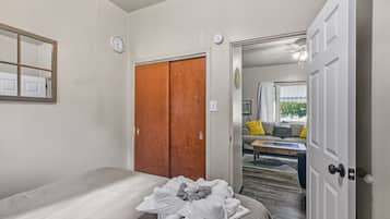 1 bedroom, free WiFi, bed sheets