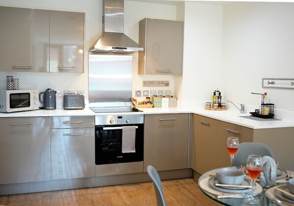 Fridge, microwave, oven, stovetop
