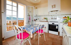Fridge, stovetop, dishwasher, coffee/tea maker