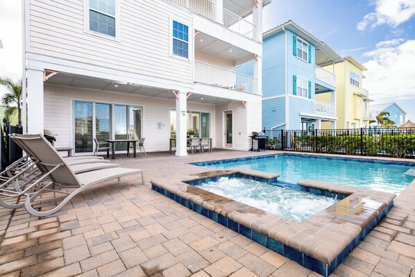 Outdoor pool, sun loungers