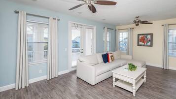 House, Berbilang Katil, Pool Access, Pool View (Formosa Mimosa) | Ruang tamu | 50 inci televisyen skrin rata dengan digital