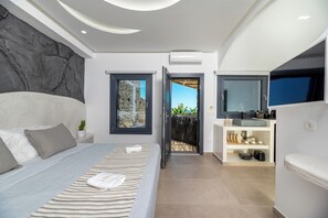 1 bedroom, in-room safe, desk, iron/ironing board