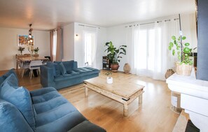 Smart-TV, Kamin, Stereoanlage