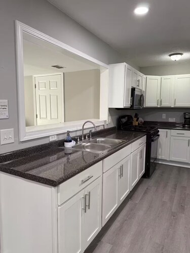 Completely renovated!! 1 min to Ft Jackson. Close to USC, VA Hospital. Sleeps 8