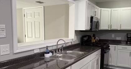 Completely renovated!! 1 min to Ft Jackson. Close to USC, VA Hospital. Sleeps 8