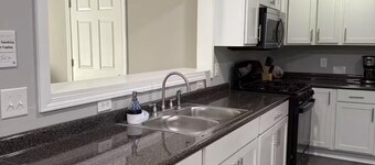 Completely renovated!! 1 min to Ft Jackson. Close to USC, VA Hospital. Sleeps 8