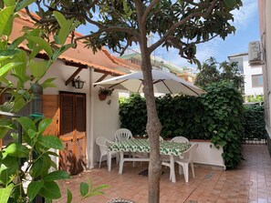 Outdoor dining - Detached villa in Serapo 50 m from the sea (Gaeta)