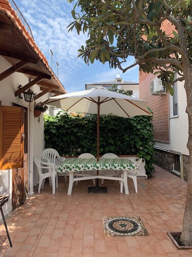 Detached villa in Serapo 50 m from the sea