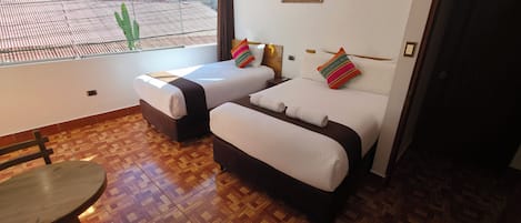 Habitación familiar, vista a la montaña | Wifi gratis