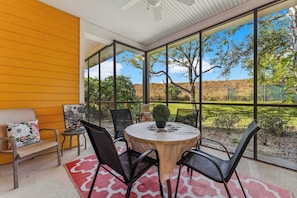 Dining - Get Away Bay at Bahama Bay (Davenport)