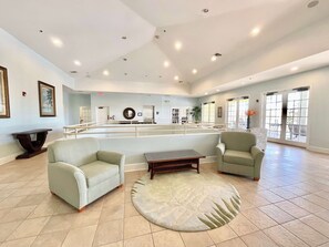 Condo, Plusieurs lits, patio, vue sur le jardin (Get Away Bay at Bahama Bay) | Intérieur