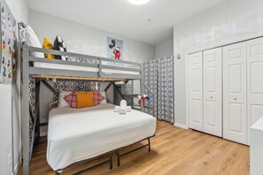 2 bedrooms, individually decorated, individually furnished - Get Away Bay at Bahama Bay (Davenport)