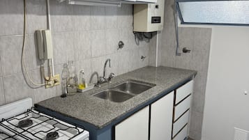 Microondas, horno y placa de cocina