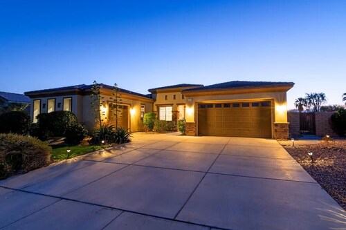 Indio 4000 SQ FT 5bedroom. 3 BATH, SALT, POOL , SPA, WiFi and AC, COACHELLA,
