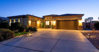 Indio 4000 SQ FT 5bedroom. 3 BATH, SALT, POOL , SPA, WiFi and AC, COACHELLA,