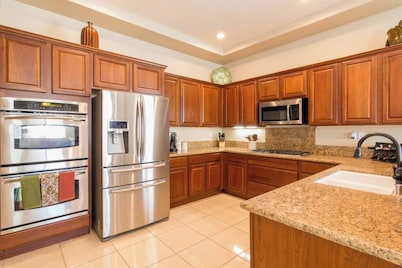 4000 SQ FT 5bedroom/3 BATH, SALT, POOL/SPA, WiFi and AC, COACHELLA, Indio