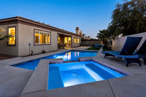 Indio 4000 SQ FT 5bedroom. 3 BATH, SALT, POOL , SPA, WiFi and AC, COACHELLA,