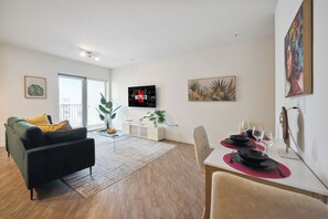 Smart TV - 1bdr in Hollywood - your best vacation with luxury amenities (Beverly Hills)