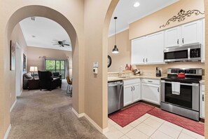Private kitchen - Homey Nature Escape Sleeps 6! (Kissimmee)