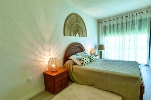 1 bedroom, iron/ironing board, free WiFi, bed sheets - Garden apartment with sea and mountain views, 10 minutes from Porticcio (Eccica-Suarella)