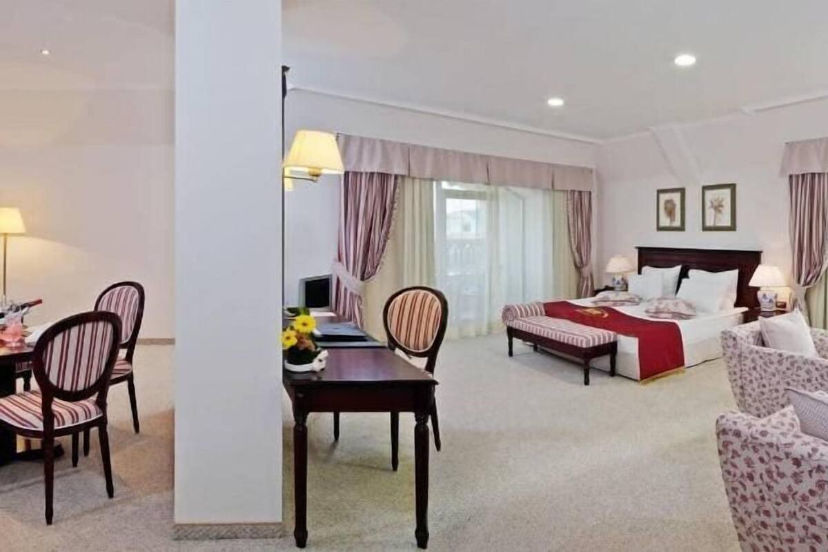Cribs/infant beds