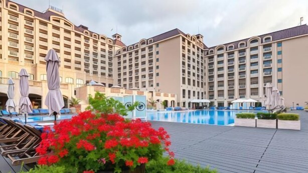 Outdoor pool - Melia Grand Hermitage (Golden Sands)