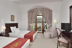 Tempat tidur bayi