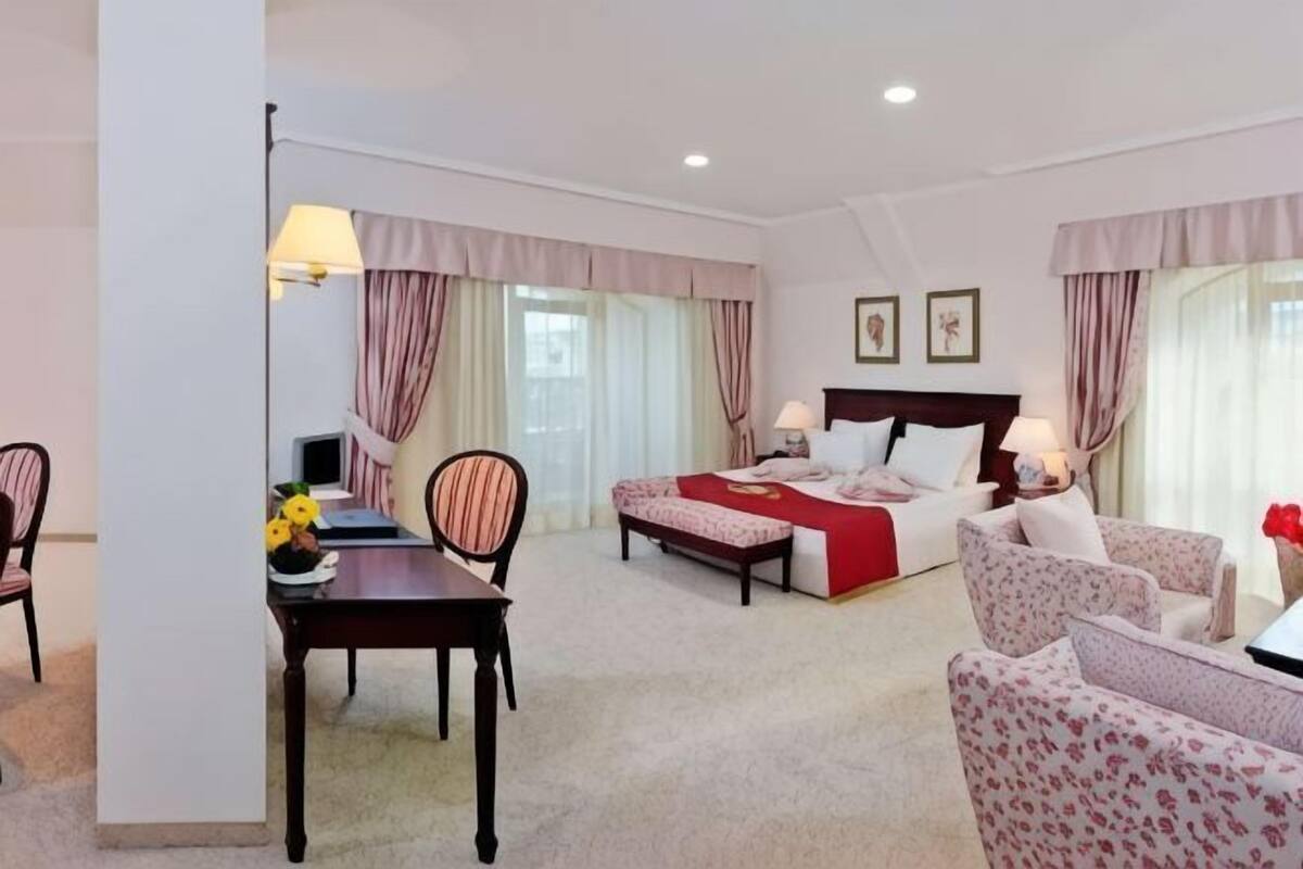Cribs/infant beds