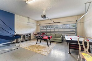 Casa, diversos llits, piscina privada, vistes a la piscina (Loft & Leisure Villa) | Sala de jocs