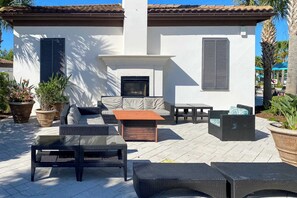 Maison, plusieurs lits, piscine privée, vue piscine (Loft & Leisure Villa) | Terrasse/Patio